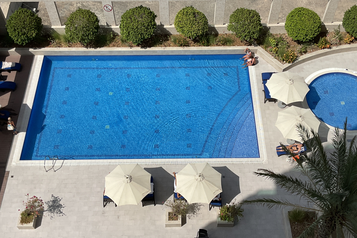 Royal Oceanic JBR Home swimming pool photo